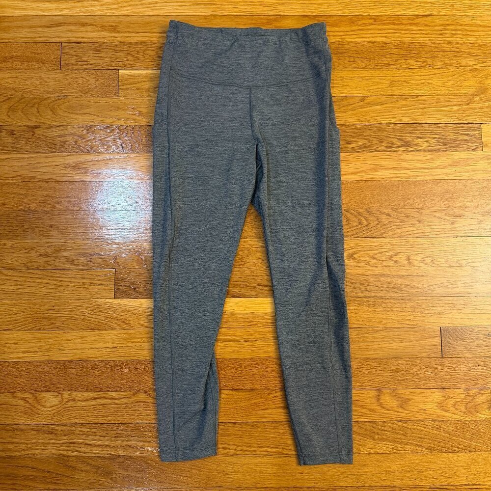 Athleta Ultimate Capri Stash Pocket 7/8 Tight in Gray - Size Small (24" Inseam)